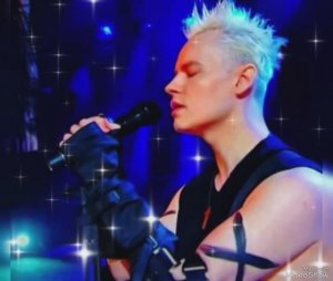 В лунном сиянии вижу блеск твоих глаз...