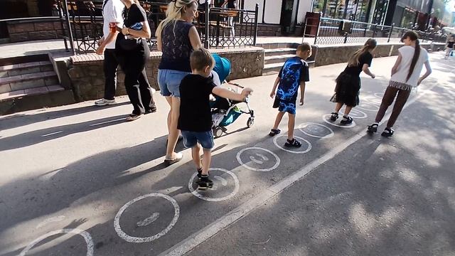 Гуляем по Бишкеку в Кыргызстане в центре города на фонтанах и по улицам города,Обзор магазина