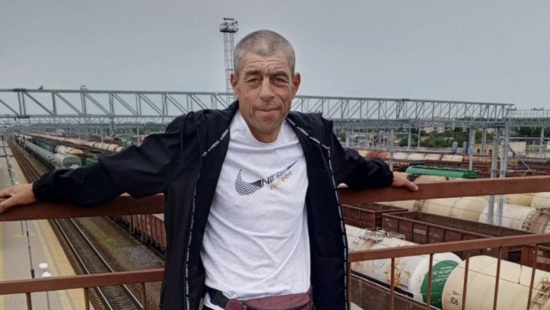Долхлый танцует
