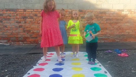 🟢🔴🟡🔵ИГРА ДЛЯ ДЕТЕЙ🔴🟡🟢🔵 ВЕСЕЛЫЕ ИГРЫ😍