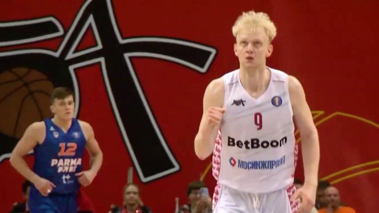 Дипломаты выясняют детали задержания во Франции баскетболиста Даниила Касаткина