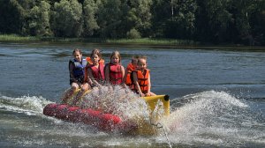 Катание на банане в "Парус Руза"