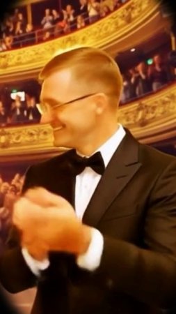 Я люблю сцену, на ней все гораздо правдивее, чем в жизни.