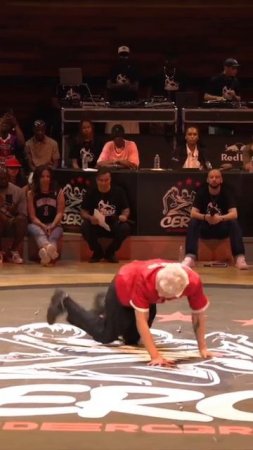 wait for the 2-finger signature! ✌️ B-Boy Hong 10