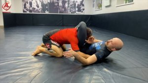 ТРЕУГОЛЬНИК ИЗ БОКОВОГО КОНТРОЛЯ | УДУШАЮЩИЙ ПРИЕМ | АТАКА ИЗ БОКОВОГО КОНТРОЛЯ | УДУШЕНИЕ НОГАМИ