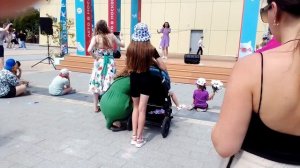 Концерт на фестивале "Лето в Москве" исполняет Анна Царёва