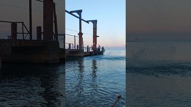 ☀️💪😌  
Заниматься летом утром — кайф:  
Ни жары, ни толп, только ты и море!