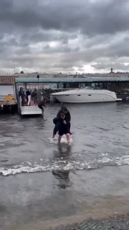 Питер,до катера вброд