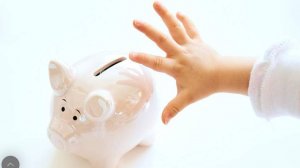 Родители назвали оптимальный возраст ребенка для получения карманных денег