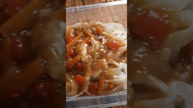 Курица терияки с рисовой лапшой. Заморозка. На пробу.