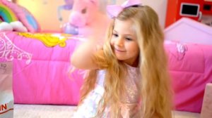 Диана и Рома Диана учится воспитывать котенка