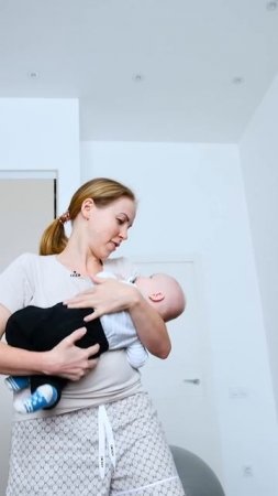 МАМА УКЛАДЫВАЕТ СПАТЬ МАЛЫША!