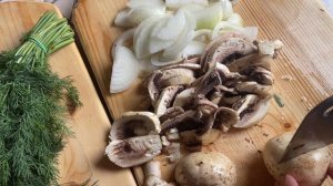 Стейк в духовке с мини картофелем и грибами. #стейк #стейквдуховке #домашняяеда #простаякухня