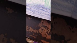 Играю в бумажки на улице