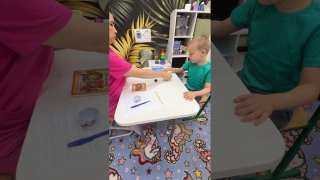 11-07-2025 Указательный жест