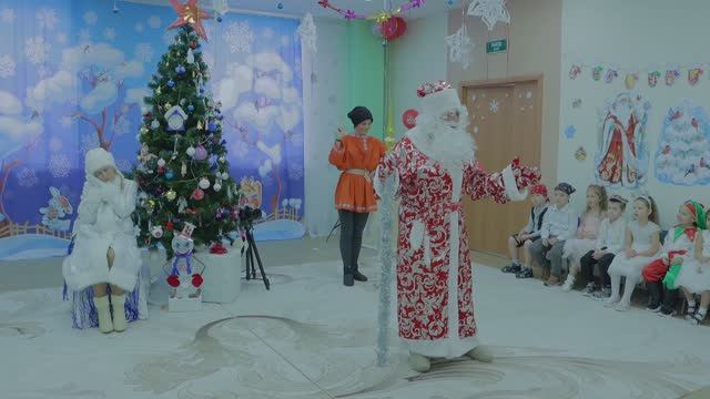 Новогодний утренник смотреть онлайн