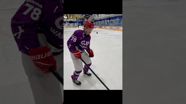 Сверхэффективный бросок из-под игрока в хоккее