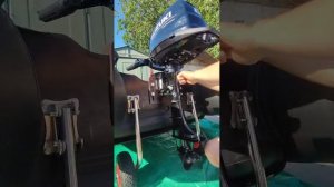 Поднятие мотора Сузуки df6as на транце.Установка проставки на транец на лодку Хантер 330А.