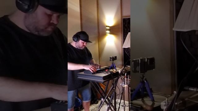 Real Bassist ft. Лев Слепнер / Acid Techno Live with percussion
Real Bassist (Дмитрий Максимов) -