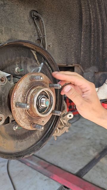 Lada Vesta NG Пробег 13.000 км. Замена задних ступичных подшипников, гул во время движения. смотреть онлайн