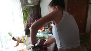 По тихоньку делаем ремонт.Закрываю вишневый компот.