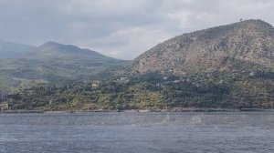 Гора Кастель, пляжи, описание, вид с моря