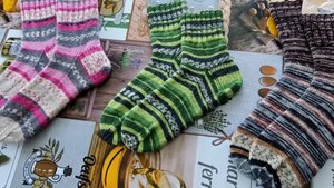 Маленький праздник.. есть повод.. Довязала носки.. У нас жара, плавимся🥴