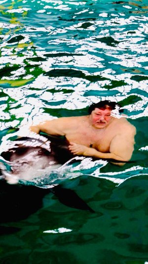 "Севастопольское танго,наш капитан красавчик Костя танцует с дамою на бис"