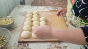 ДРОЖЖЕВОЕ ТЕСТО, ЗАМЕШАННОЕ НА КЕФИРЕ, ДЛЯ ПИРОЖКОВ! НАЧИНКА, ЗЕЛЕНЫЙ ЛУК+ ЯЙЦО, КАРТОФЕЛЬНОЕ ПЮРЕ!