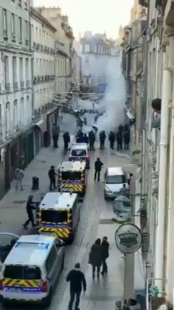 Lors de la MarcheDesLibertes à Caen samedi, la police a massivement gazé un cortège composé notammen