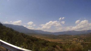 Съездили Рыбачье. Возвращаемся домой по живописному серпантину. Пою вместе с Ю. Михальчик