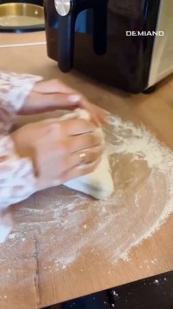Сырная пицца в аэрогриле Demiand 🍕 Купить на WB: 252986314