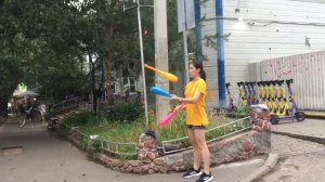 Жонглирую на глазах у прохожих