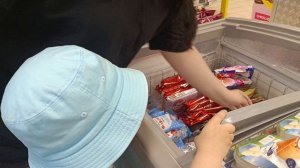 Артём выбрал мороженое 🍨 Теперь на фонтан ⛲