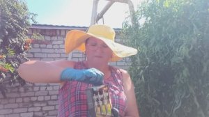 10.07.2025г.2 ЧАСТЬ// ПРОДОЛЖАЮ КОСИТЬ ЗА БАНЕЙ ТРАВУ// ПОКРАСИЛА КАЧЕЛИ// ОБЫЧНАЯ ЖИЗНЬ В СЕЛЕ🏡🐓