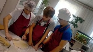 Учились печь сахарное печенье