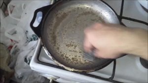 Как отмыть пригоревшую сковороду