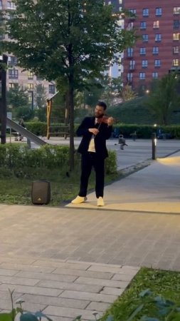 🎵Классические концерты москвич устраивает во дворе для соседей🎵