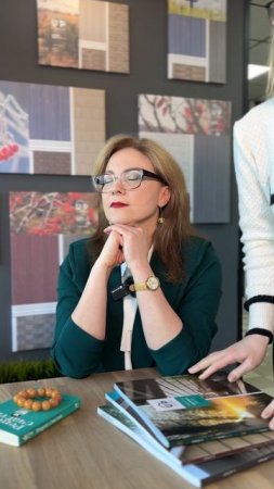 Сайдинг в медовых оттенках. Салон Жанны