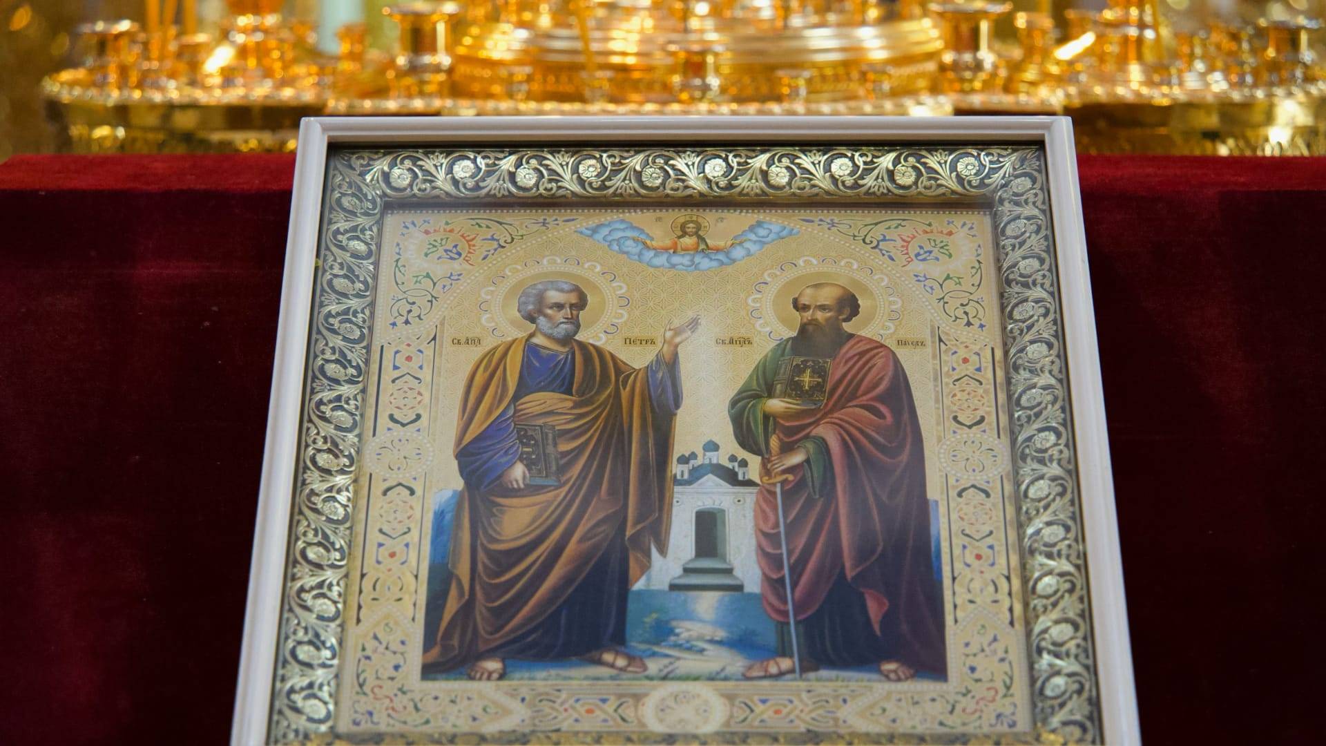 Божественная литургия. Славных и всехвальных первоверховных апостолов Петра и Павла (12.07.2025) смотреть онлайн