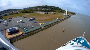 швартовка лайнера в реке