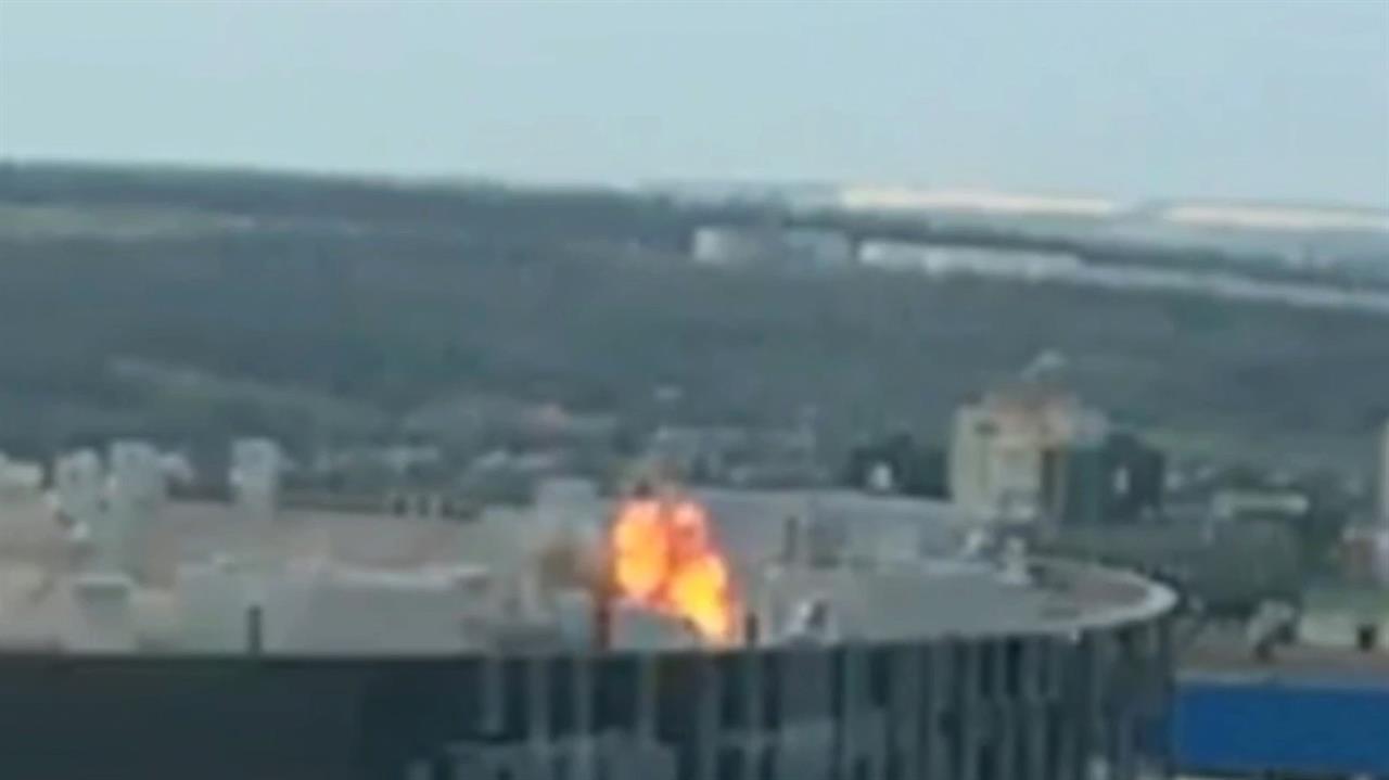 Появились кадры удара украинского БПЛА по "Белгород Арене"