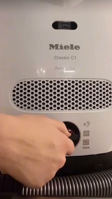 Пылесос Miele C1 в цвете "Белый лотос"