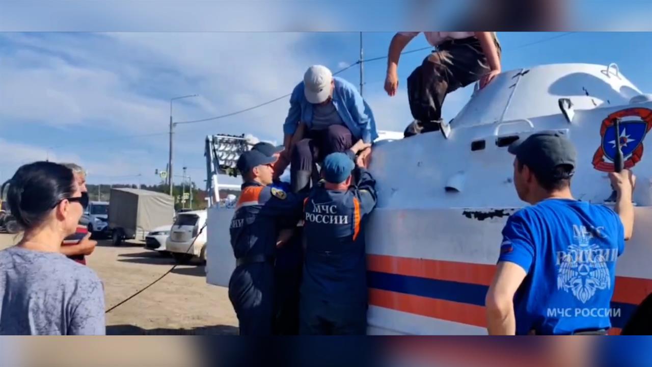 Появились кадры эвакуации людей из подтопленных районов Читы