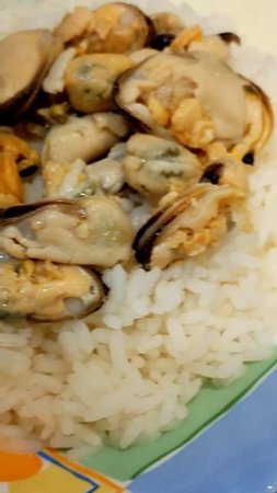 Вкусняшки, мидии с рисом #влог #еда #мужскаякухня