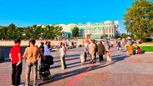 Вечер пятницы на Плотинке и набережной Екатеринбурга