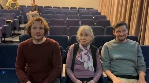 СЕРГЕЙ ЕСЕНИН
Троицыно утро, утренний канон,
В роще по березкам белый перезвон.
Тянется деревня с пр
