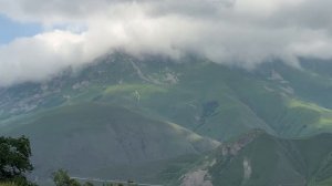 Приехали посмотреть окрестности северной Осетии. Первым делом едем смотреть храм и заброшенный город