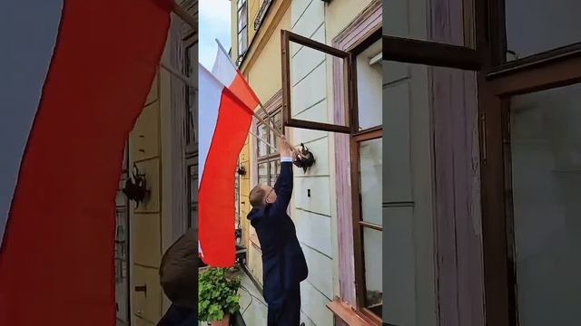 Поляки убирают украинские тряпки.