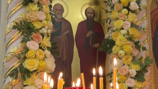 Славных и всехвальных первоверховных апостолов Петра и Павла.
